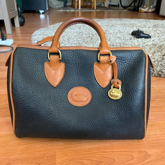 Dooney & Bourke Handbags - 🎈SALE!🎈Vintage Dooney and Bourke Bag